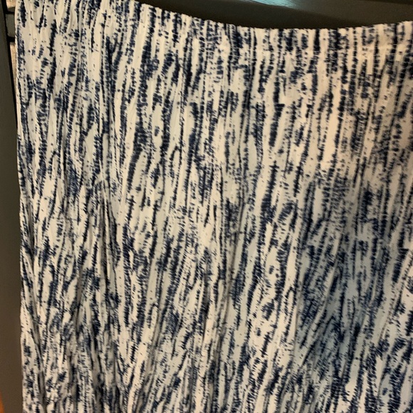 Blue and white maxi skirt - Picture 3 of 3